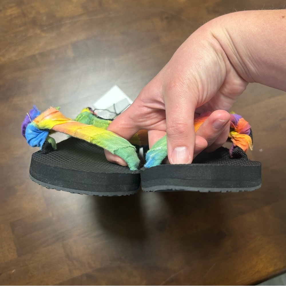 NWT Arizona Love Trekky Bandana Sandal in Rainbow Tie Dye Size 6US/36EU - Picture 8 of 10
